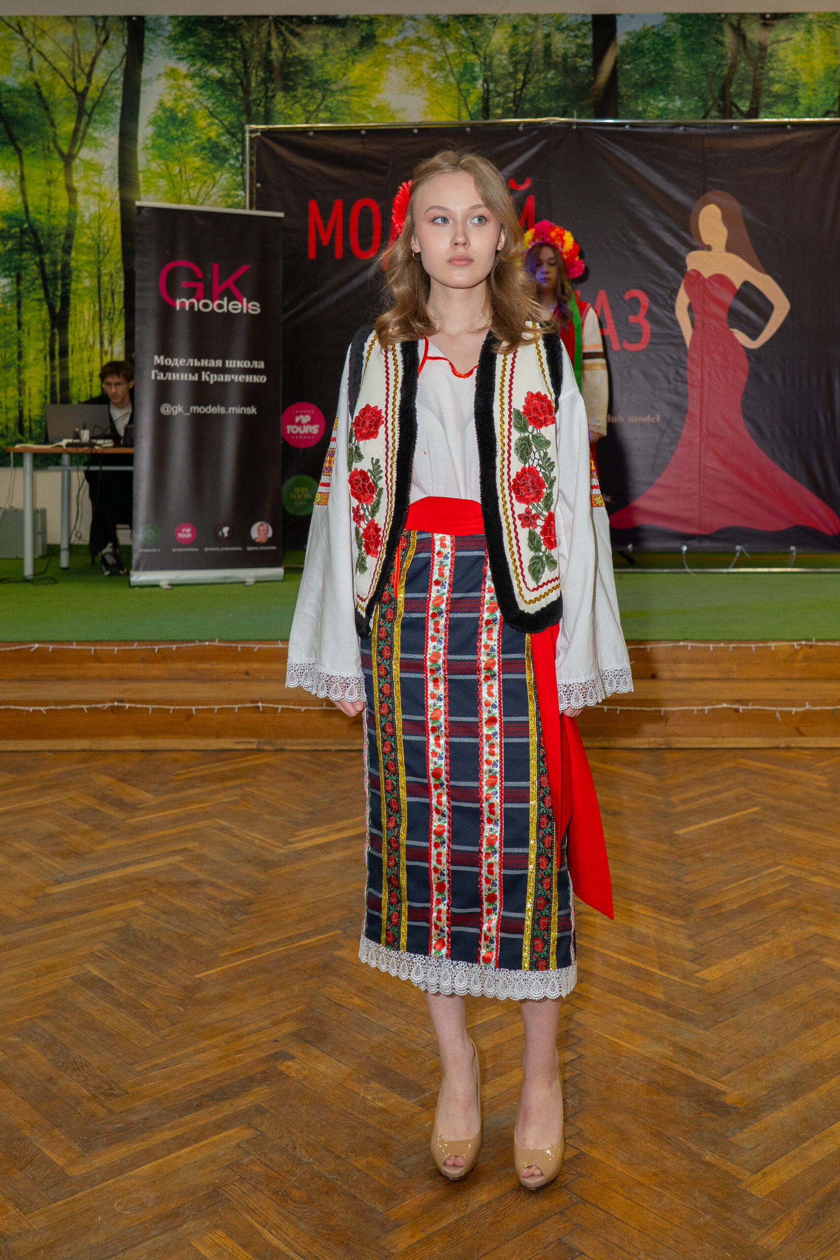 одели школы GK Models во время дефиле в санатории Политехник