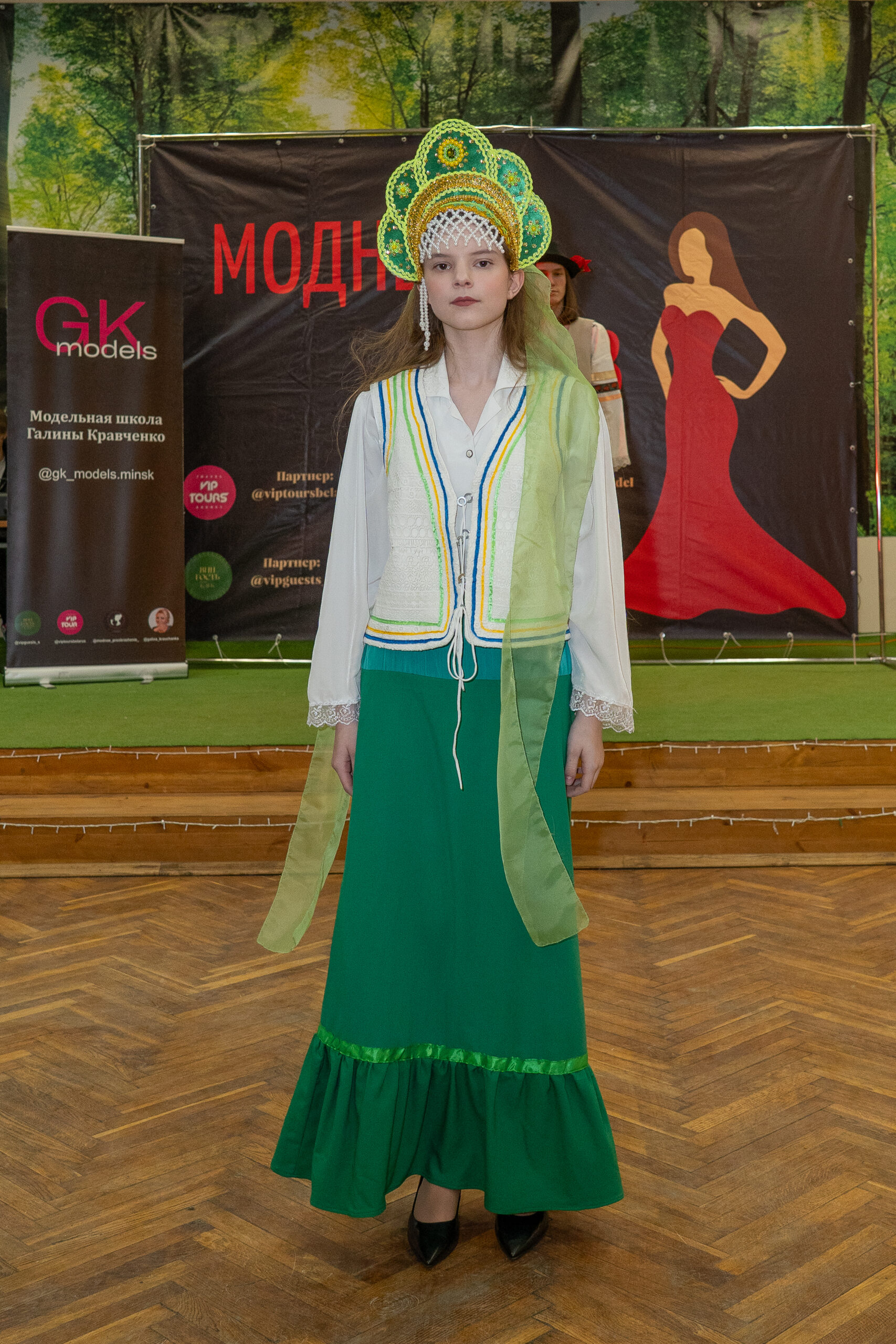 одели школы GK Models во время дефиле в санатории Политехник