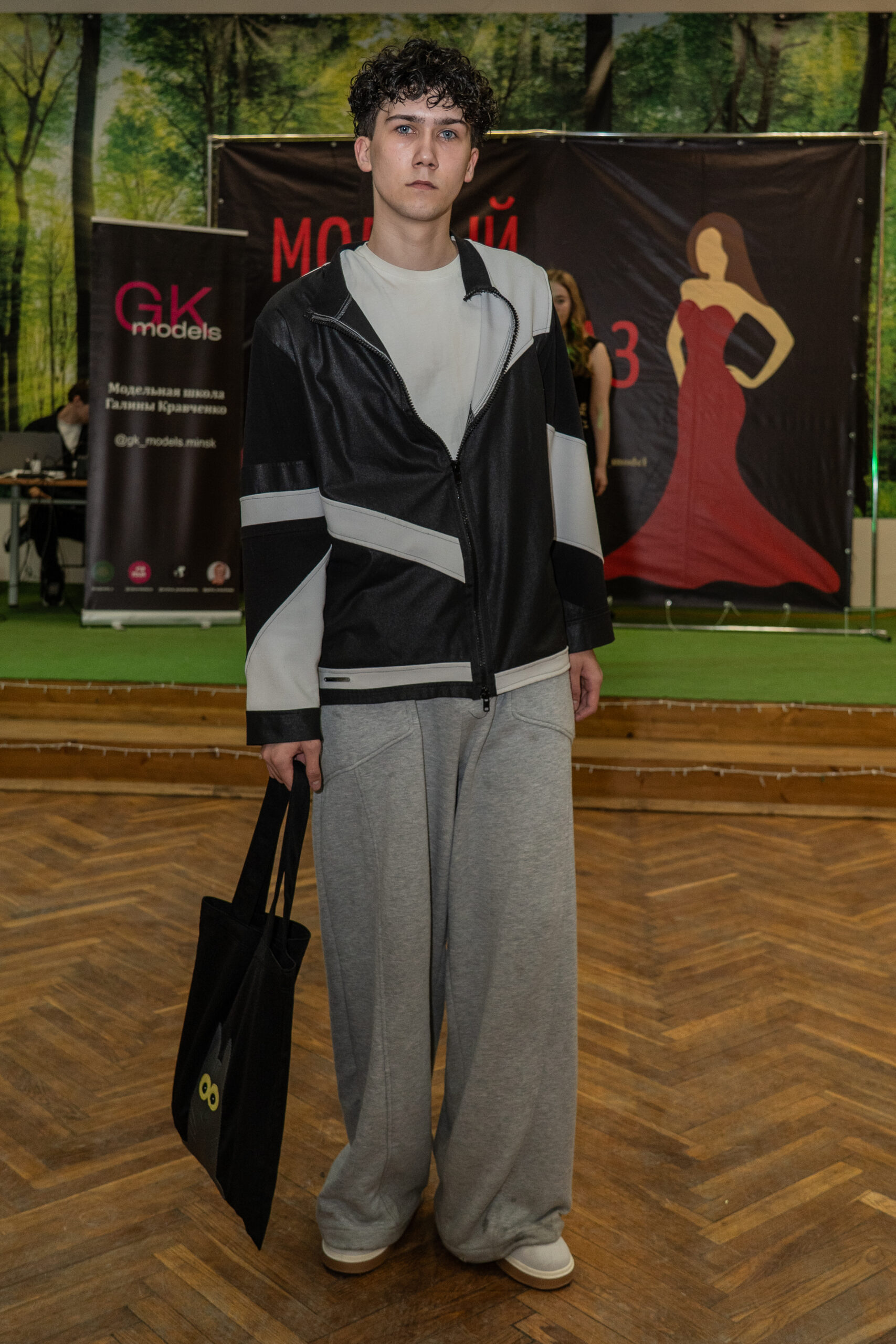 одели школы GK Models во время дефиле в санатории Политехник